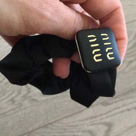 Women's Logo silky scrunchie - Picture 3 of 4